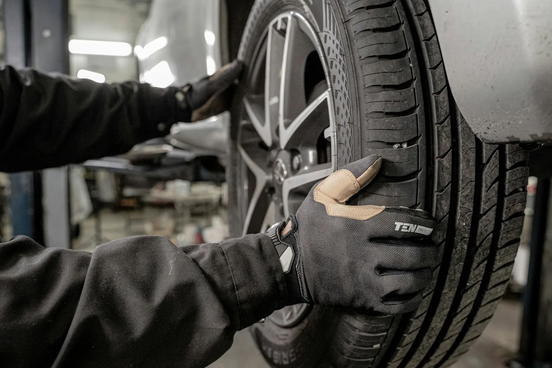 Wheel change in the workshop